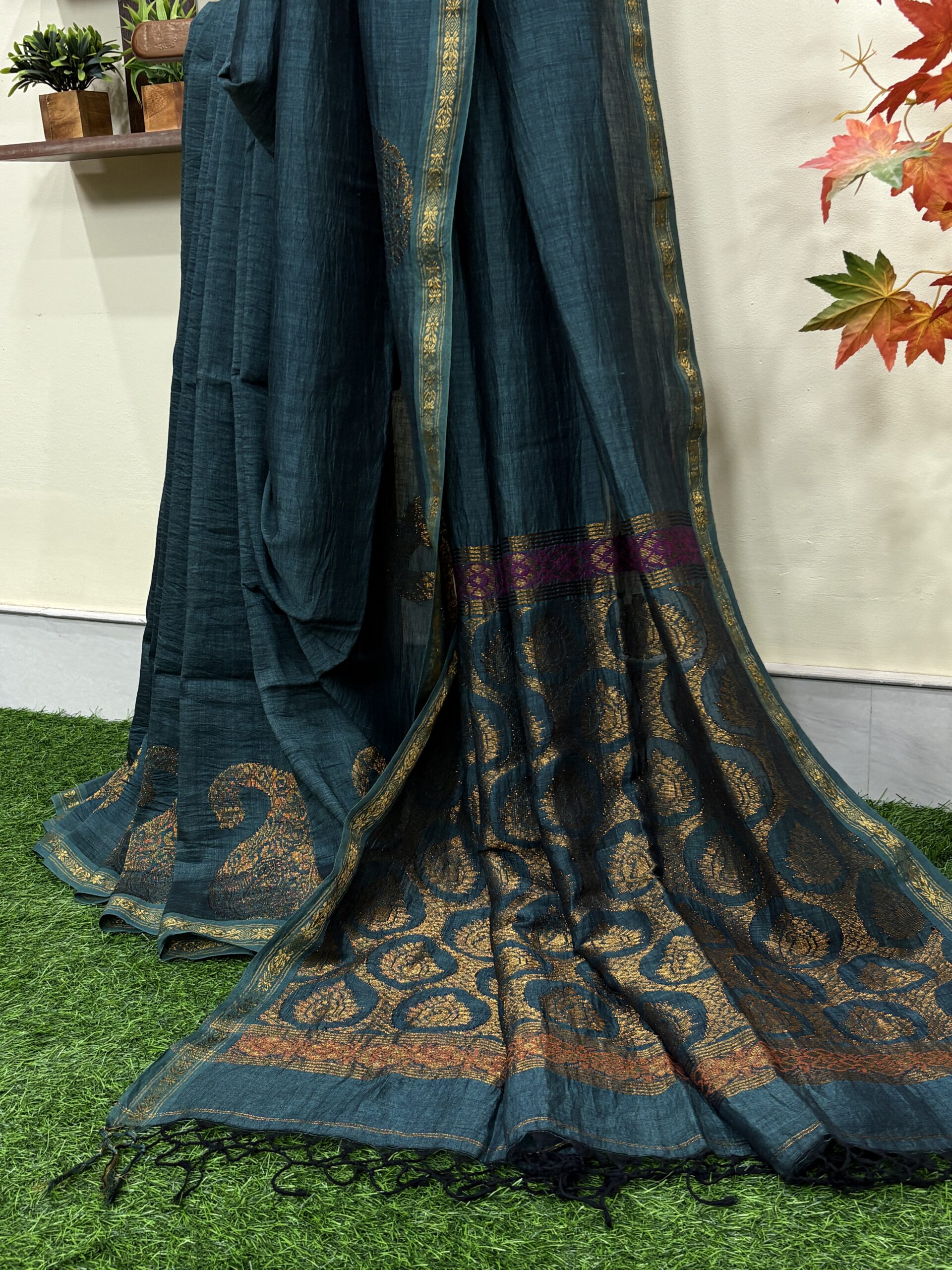 Ramagreen Paisley Buta Organic Linen Jamdani Saree with Designer Blouse Piece - Image 2