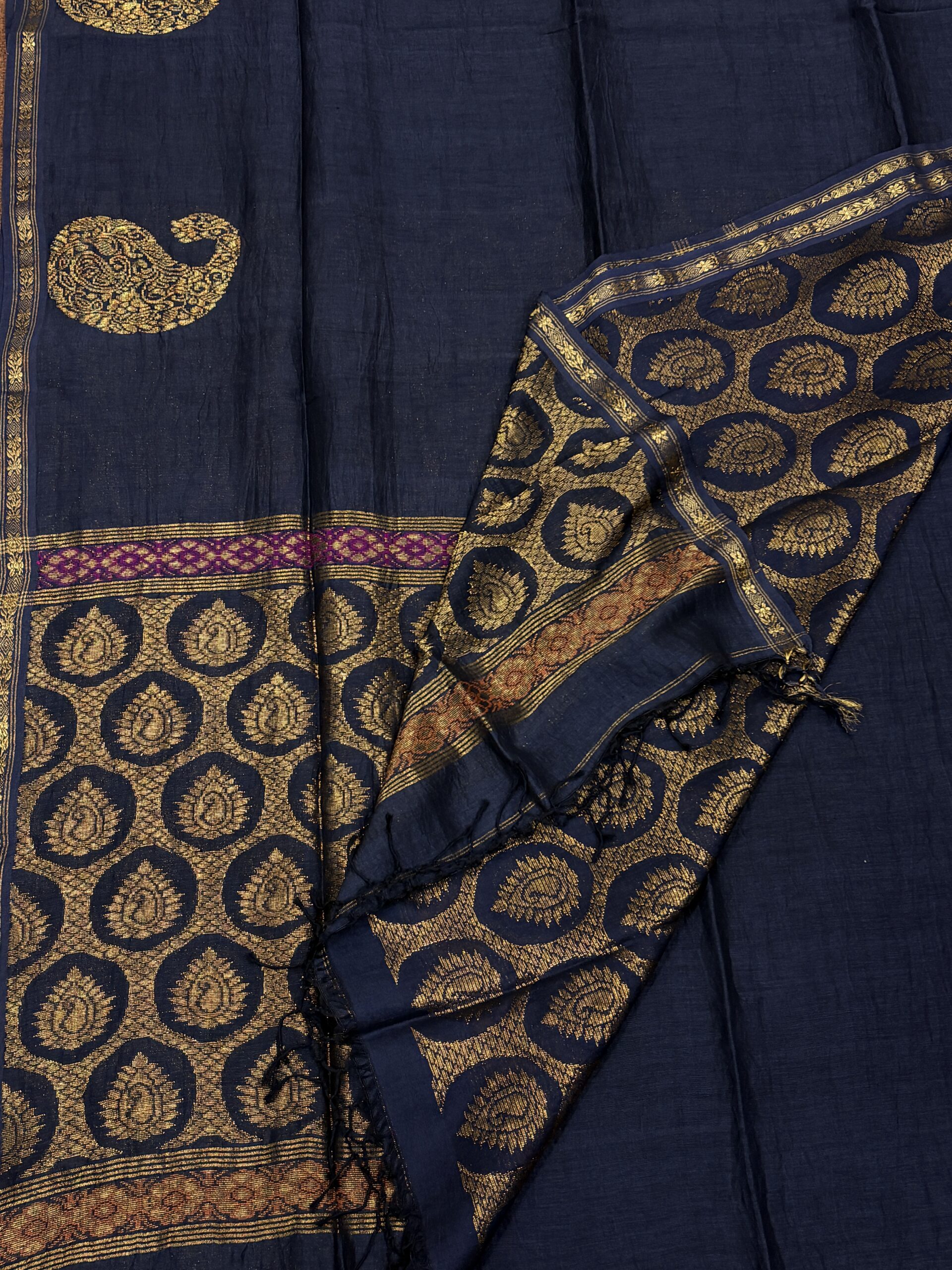 Black Paisley Buta Organic Linen Jamdani Saree with Designer Blouse Piece - Image 4