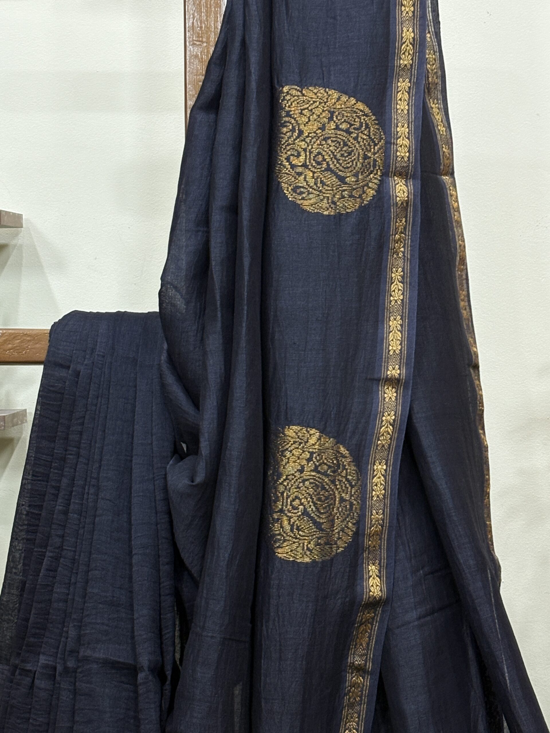 Black Paisley Buta Organic Linen Jamdani Saree with Designer Blouse Piece - Image 3
