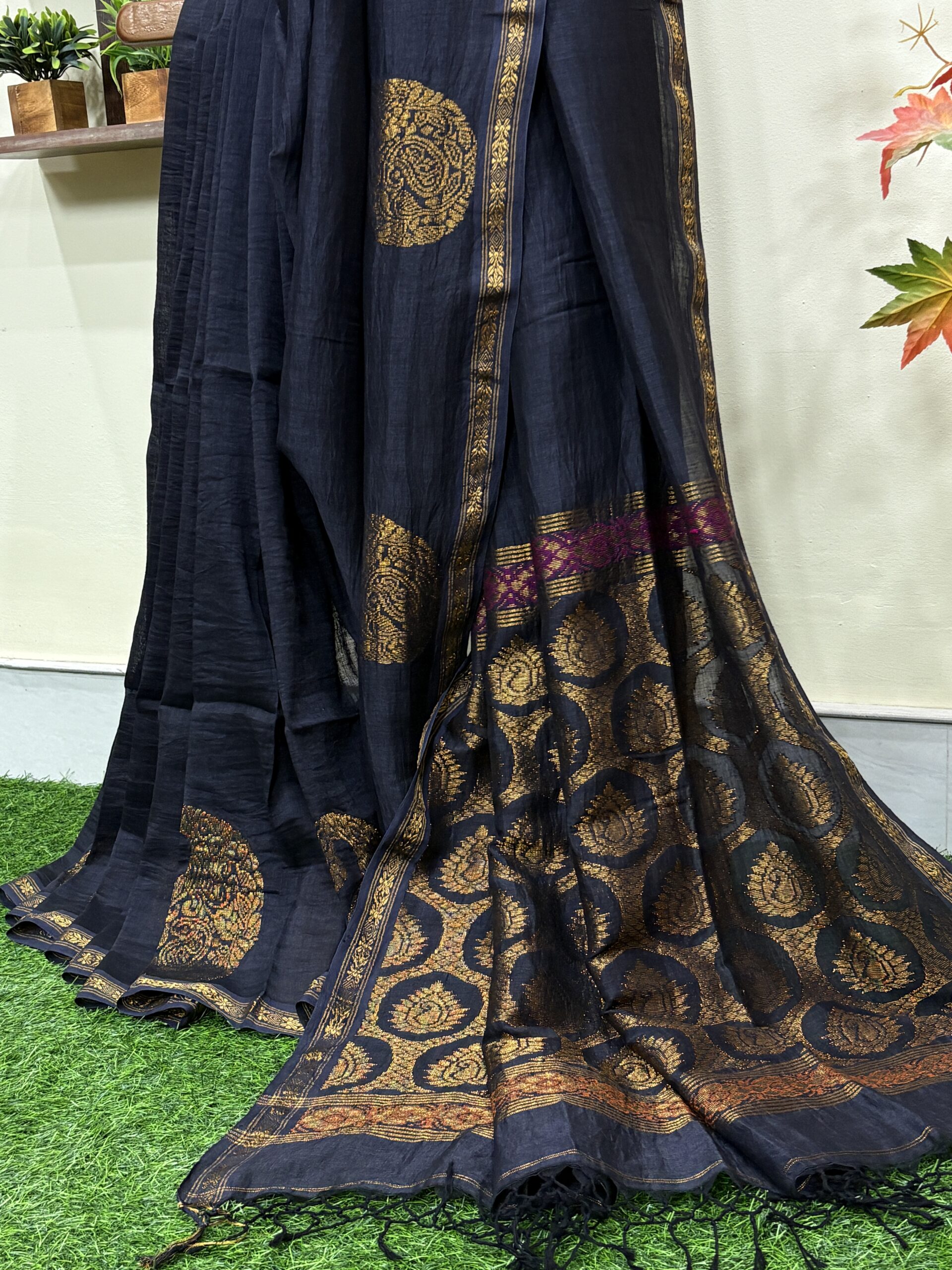 Black Paisley Buta Organic Linen Jamdani Saree with Designer Blouse Piece - Image 2