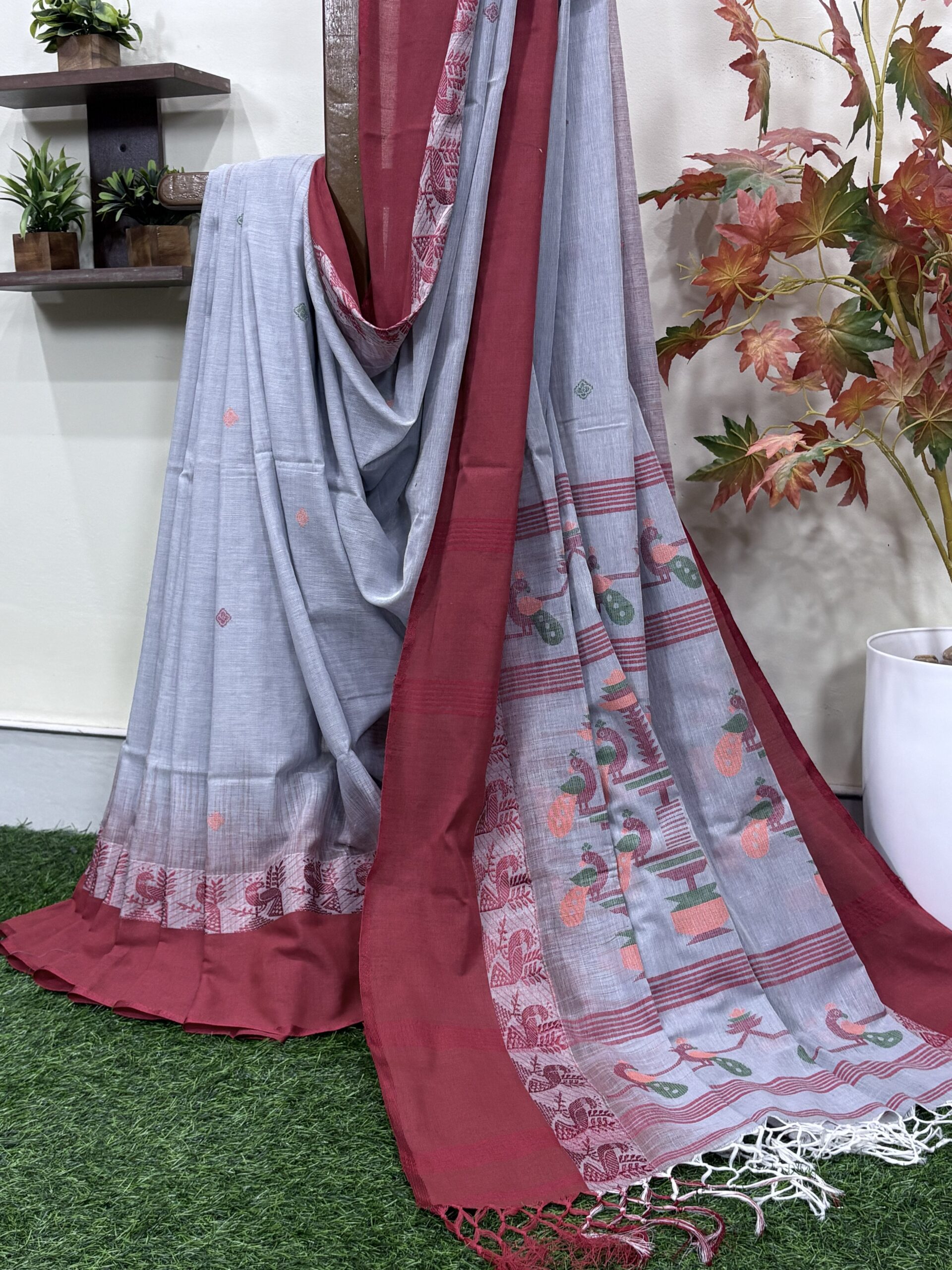 Light Gray Handloom Cotton Khadi Ikkat Jamdani Saree - Image 2