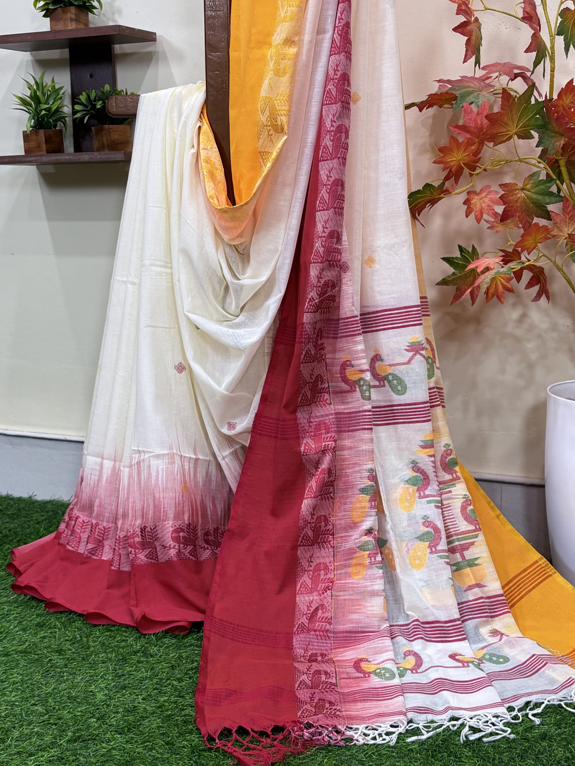 Off-White Handloom Cotton Khadi Ikkat Jamdani Saree - Image 2