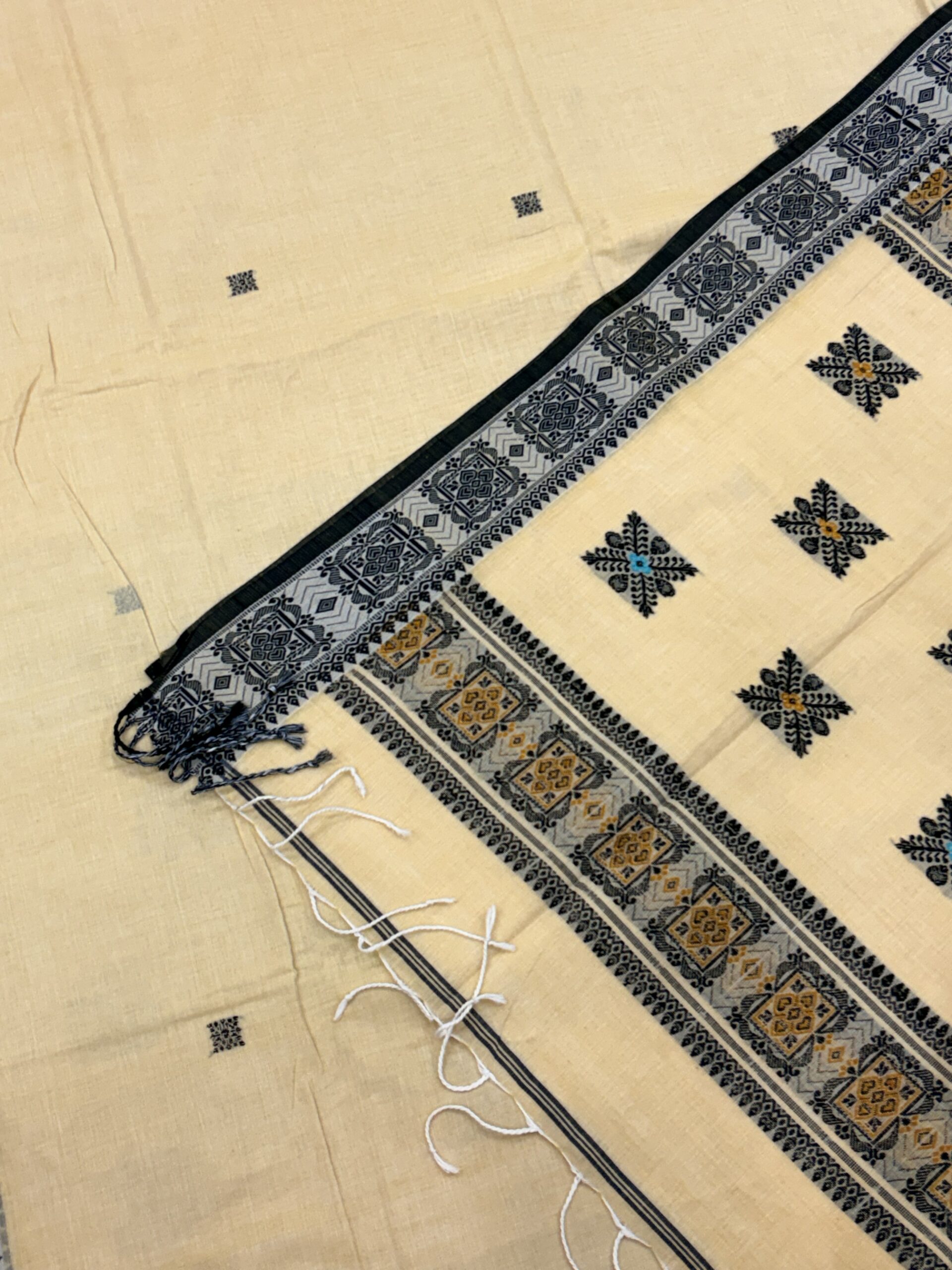 Beige Handloom Cotton Khadi Jamdani Saree - Image 8