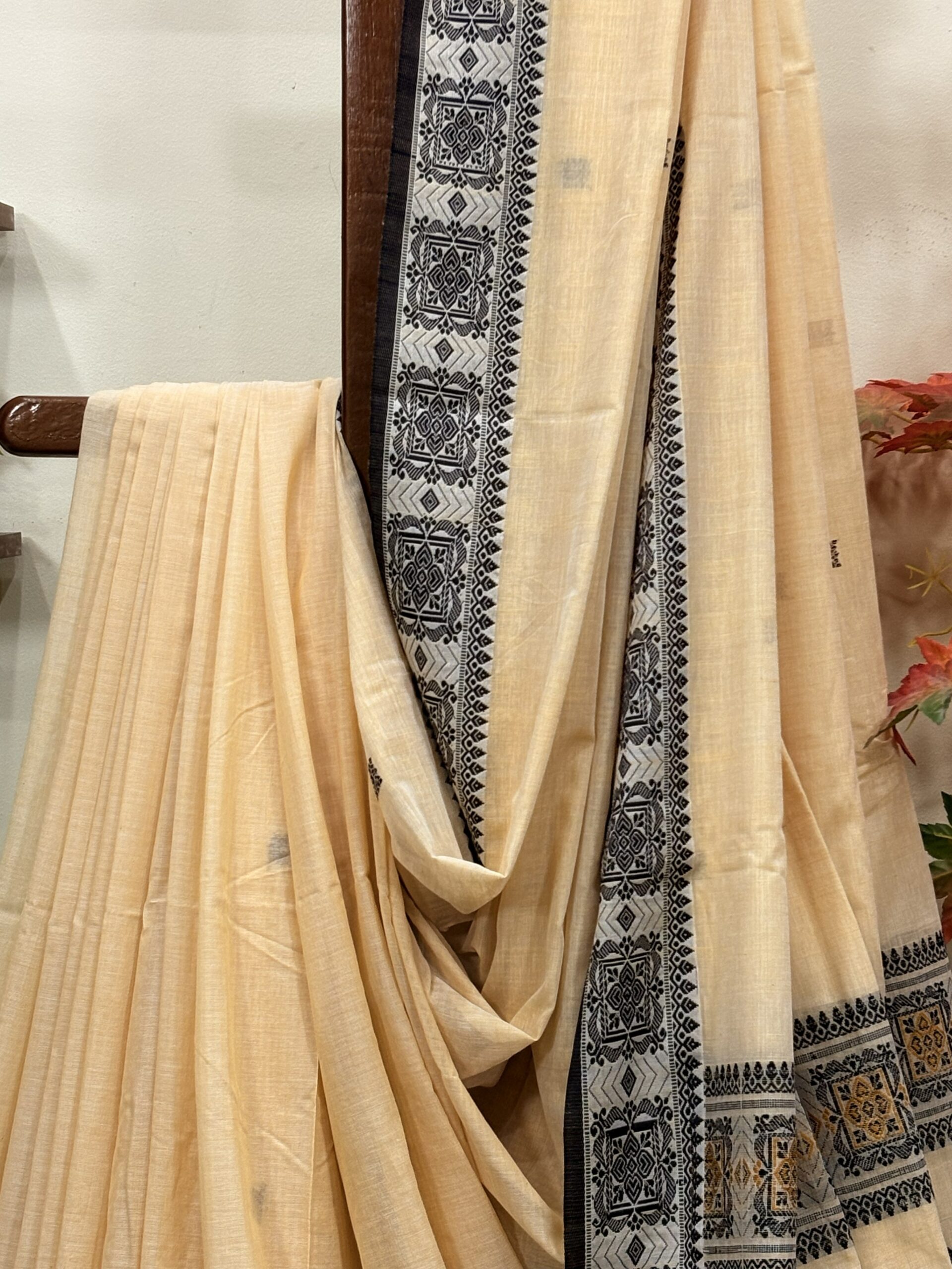 Beige Handloom Cotton Khadi Jamdani Saree - Image 3