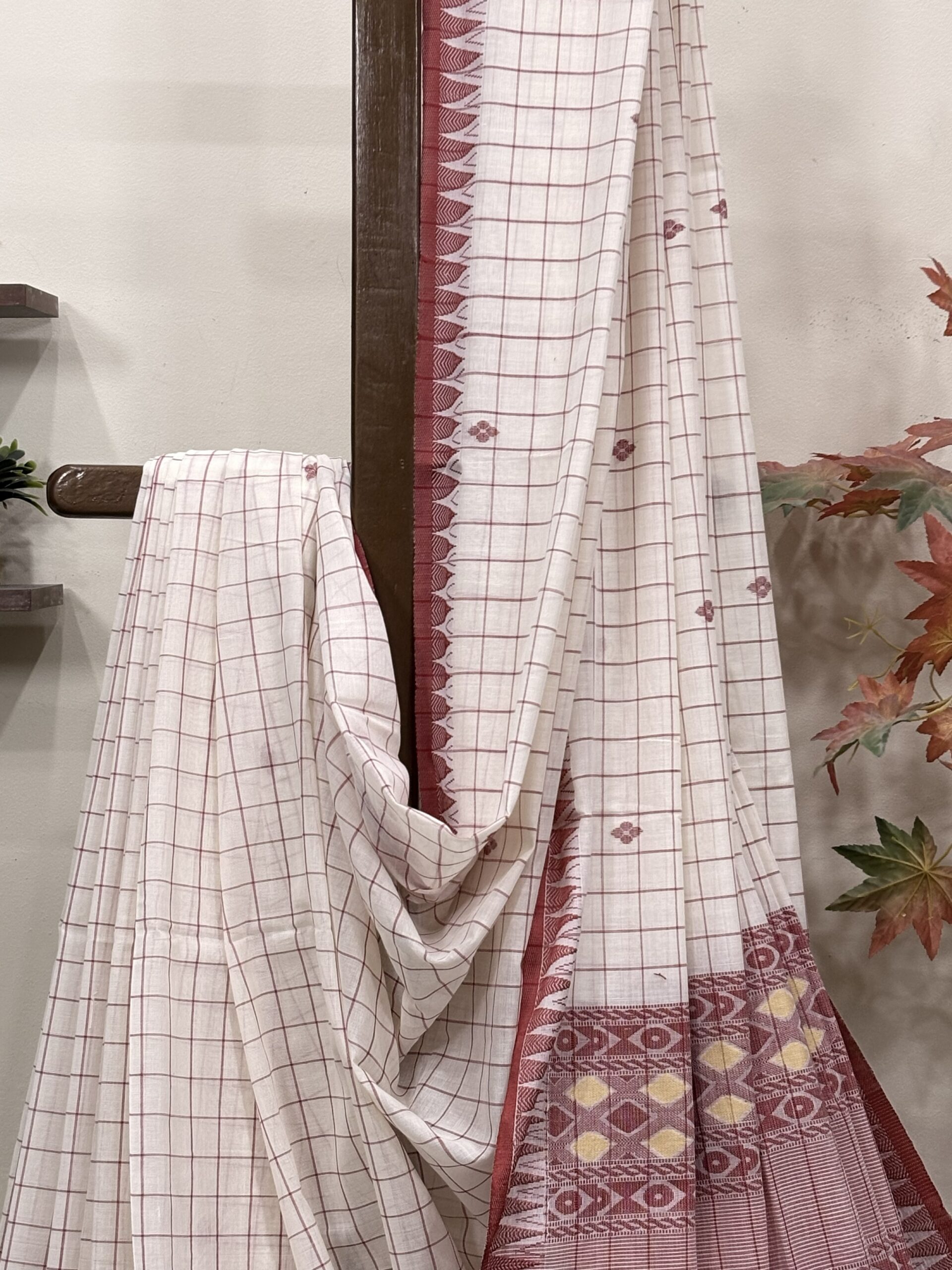 Off-White Handloom Mercerised Cotton Chacks Jamdani Saree - Image 3