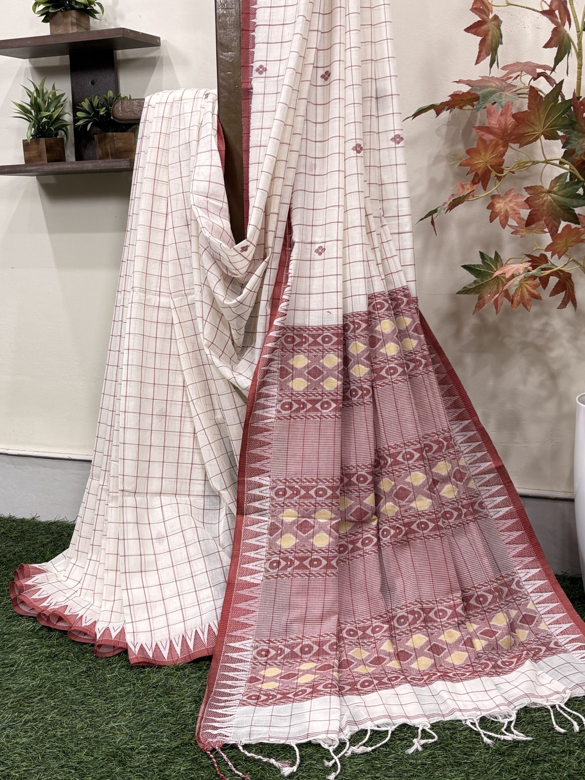 Off-White Handloom Mercerised Cotton Chacks Jamdani Saree - Image 2